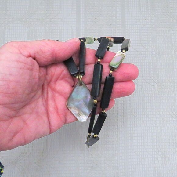 Vintage Necklace w/ Black and Paui Shell Beads and Paui Shell Pendant 26 inches - Picture 7 of 7